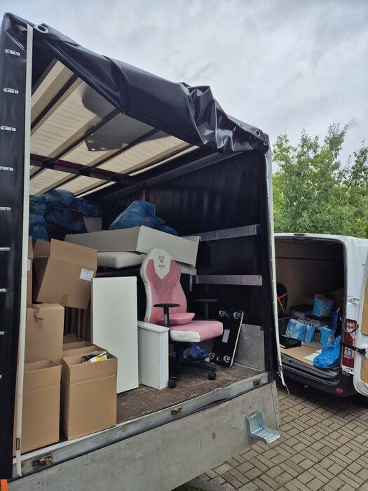 Profesjonalny załadunek mebli do busa – PS Transport i Przeprowadzki Toruń
